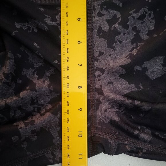 Under Armour Ladies Size XL Purple & Silver Compression Heat Gear Leggings - Picture 7 of 8